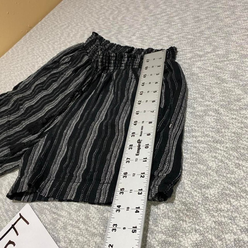 Briggs Black & white striped shorts with elastic waistband women M. SKU-C96